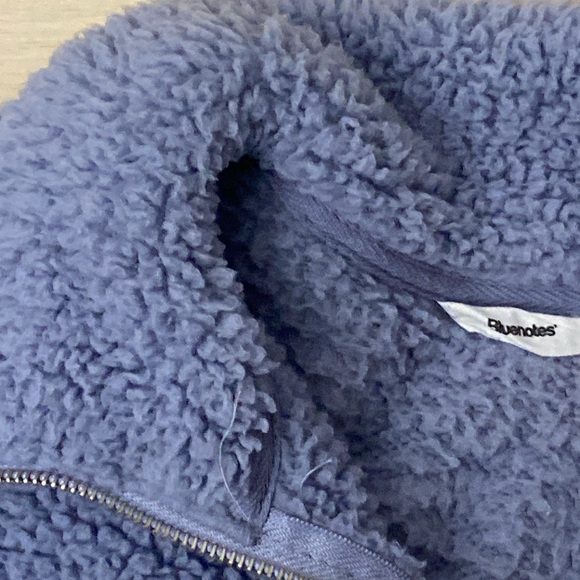 Soft Fluffy Cropped Sweatwer - Small - 3/4 Zip - Picture 3 of 8